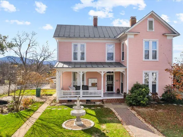 108 High St, Luray, VA 22835