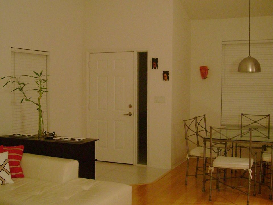 Foyer, Living