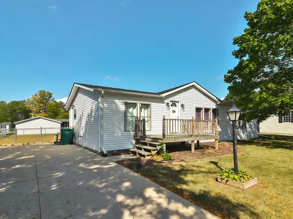 5396 Heartwood Ln, Roscoe, IL 61073