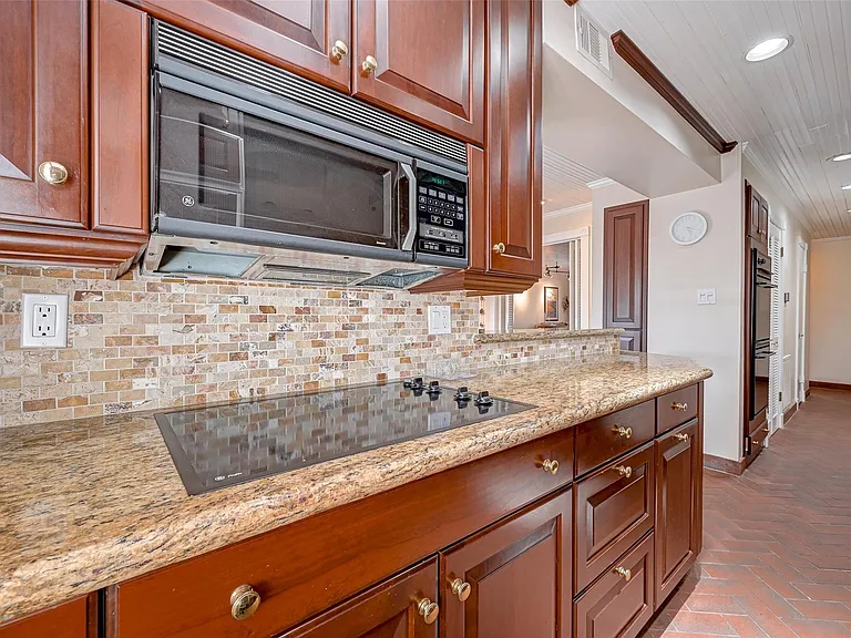 6329 Del Monte Dr #100 — Photo 20