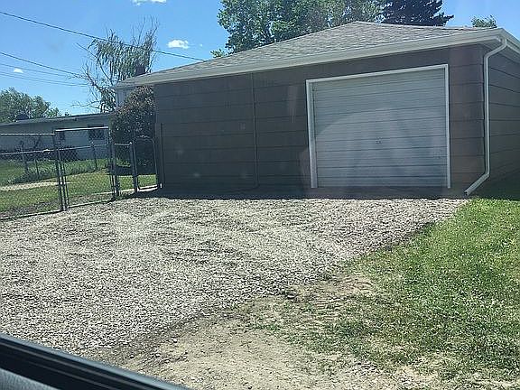 Alley/garage