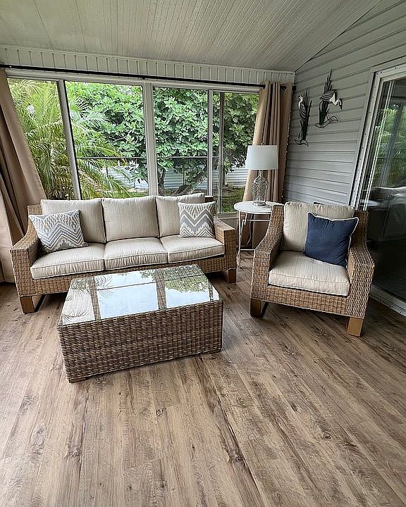 Waterfront lanai 