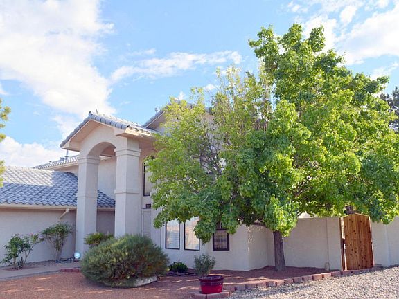 1504 Pinnacle View Drive NE