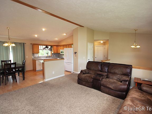 4th image of 2856 Lee St SW