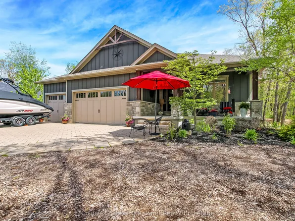 10151 Pinery Bluffs Rd, Lambton Shores, ON N0M 1T0