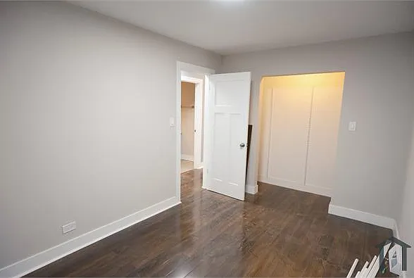 10235 S Oglesby Ave — Photo 9