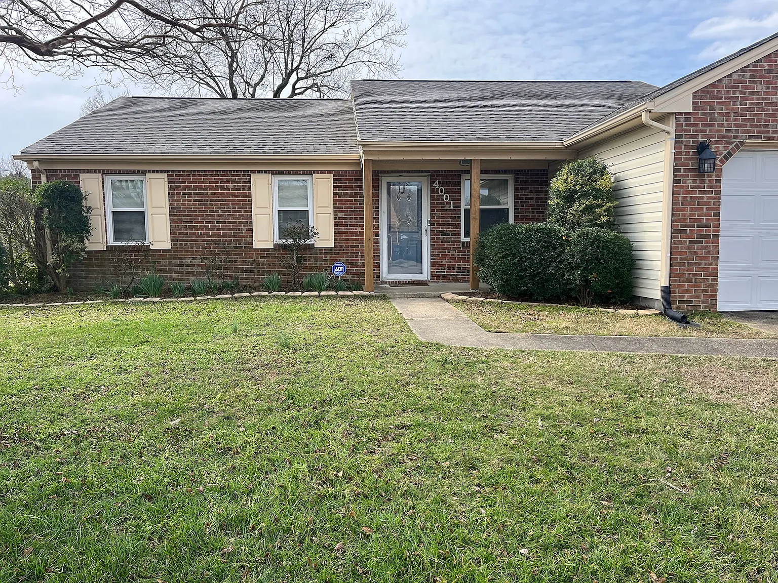 3 bed, 1439 sqft, $2,430 — Photo 2