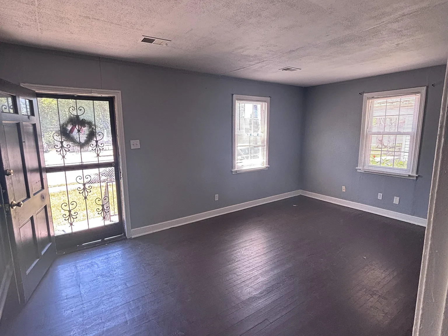 2 bed, 744 sqft, $950 — Photo 2
