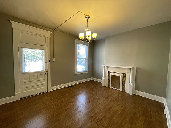 2nd image of 610 S Lazelle St