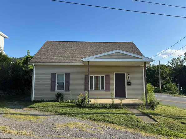676 Cottage Ave, Monongah, WV 26554