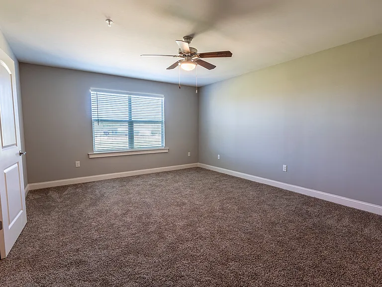Lakeland Grand — Photo 21