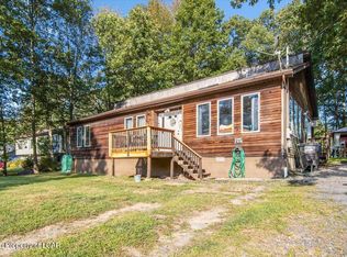 2205 Walnut Trl, Bushkill, PA 18324