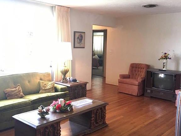 3rd image of 1114 Bel Aire Dr