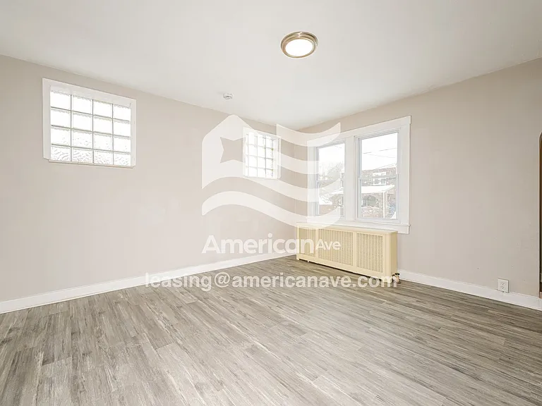 1070445_003_living_room_3.jpg