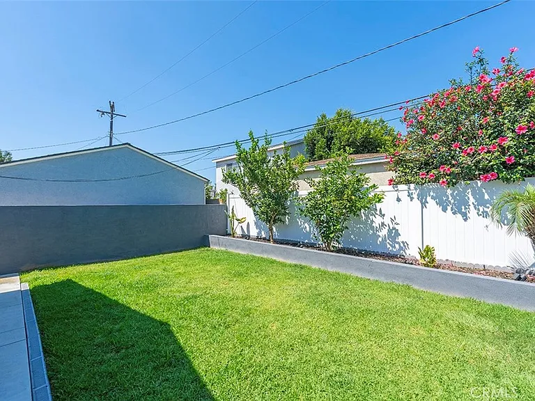 18417 Glenburn Ave — Photo 31