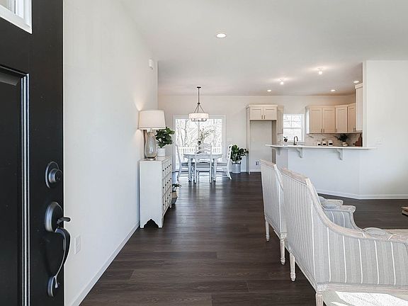 2nd image of 811 Briar Rose Ave