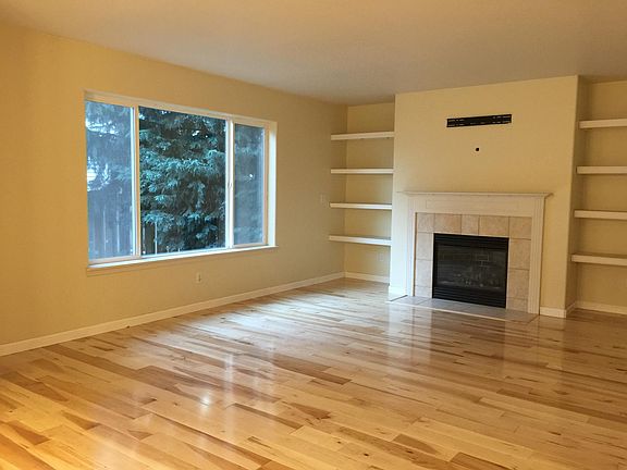 Spacious Family Room with Built In Shelves, Big Window and H