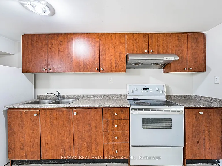 2 Milner Rd #BASEMENT — Photo 17