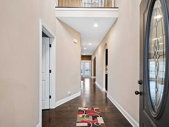 4th image of 1765 Apache Way