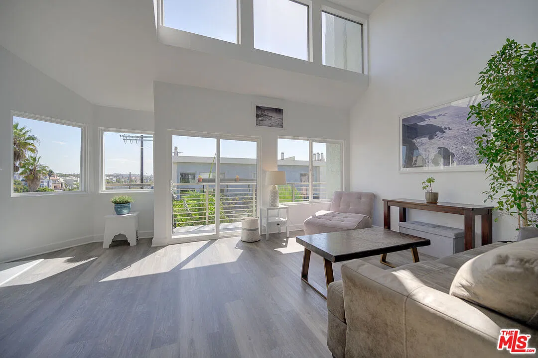 2 bed, 3.0 bath, 1582 sqft, $7,500 — Photo 2
