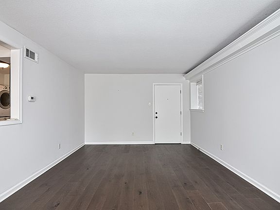 3rd image of 4400 Poplar Ave APT 4