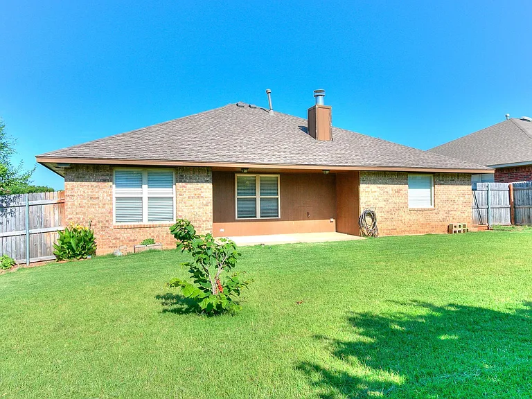 1708 Meadow Run Dr — Photo 32