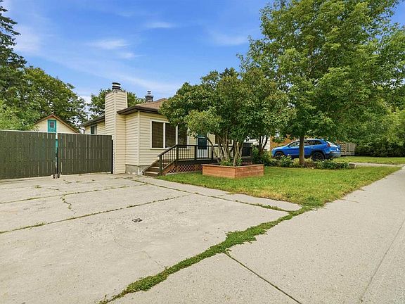 3rd image of 1832 W 43rd St SE
