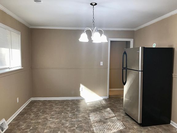 4th image of 33 Dogwood Ln