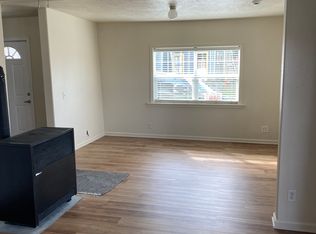 564 8th St, Astoria, OR 97103