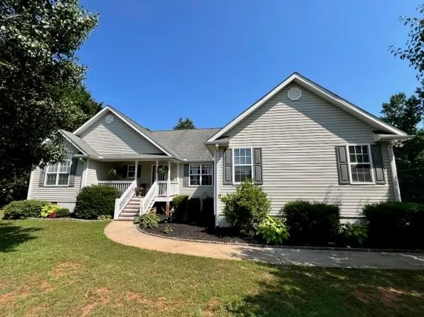 111 Sassafras Ln, Mount Airy, GA 30563