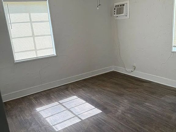 4th image of 2677 Shannon St