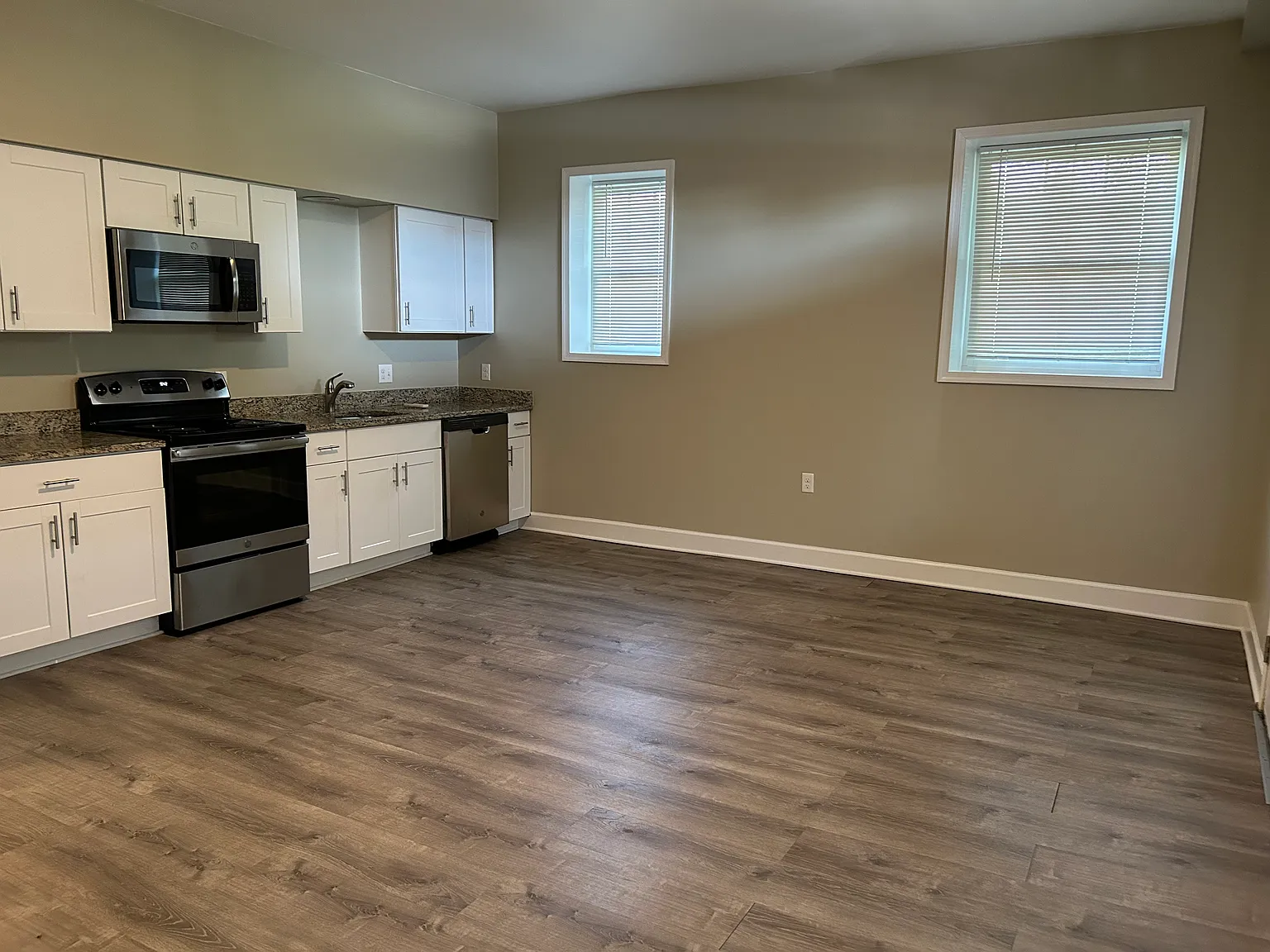 2 bed, 1300 sqft, $1,400 — Photo 4