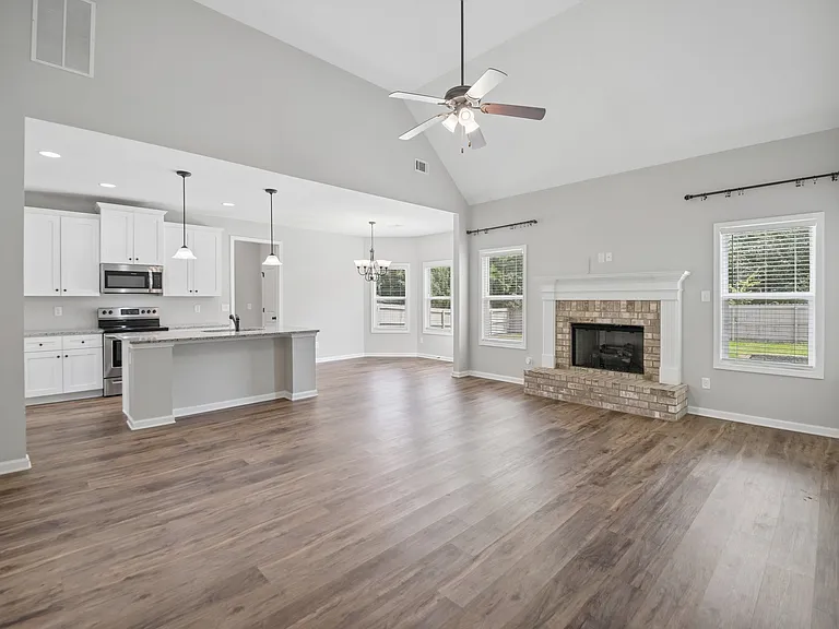 1121 Birchwood Dr — Photo 8