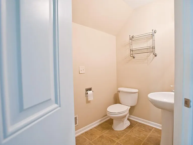 3255 N Oakland Ave #UPPER — Photo 27