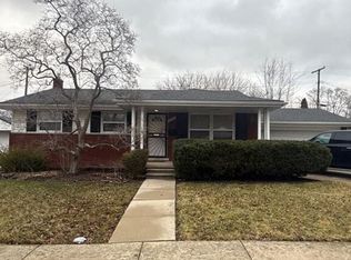 20461 Hollywood St, Harper Woods, MI 48225