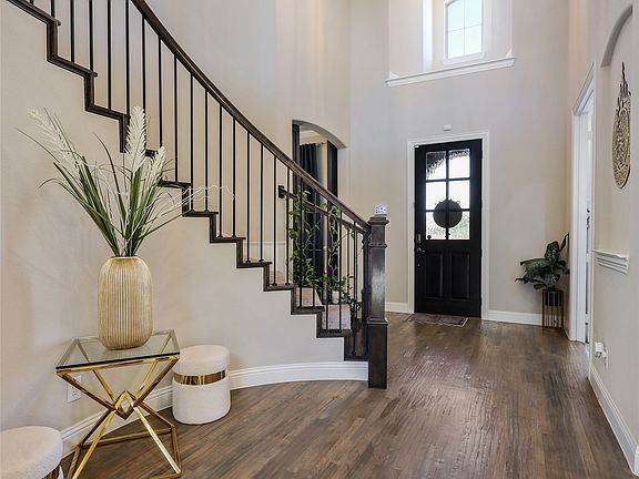 2nd image of 1800 Shavano Way