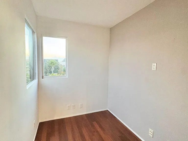 565 29th Ave — Photo 15