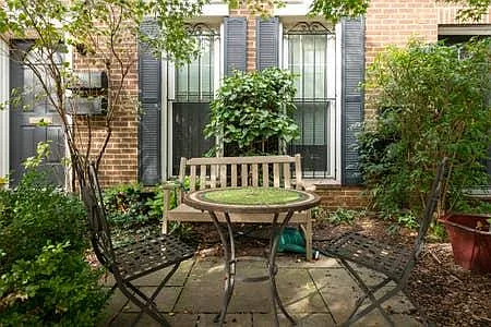 Lovely front sitting garden, perfect for hors d'oeuvres and reading
