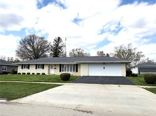 108 W Samuel St, Assumption, IL 62510