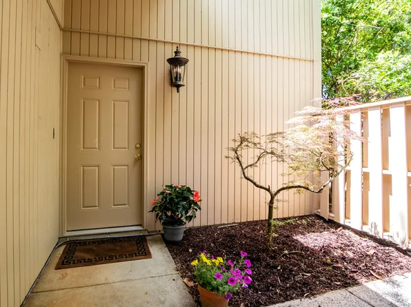 7922 Horse Chestnut Ln, Charlotte, NC 28277