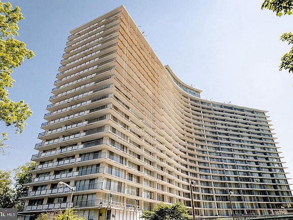 4th image of 3900 Ford Rd APT 14K