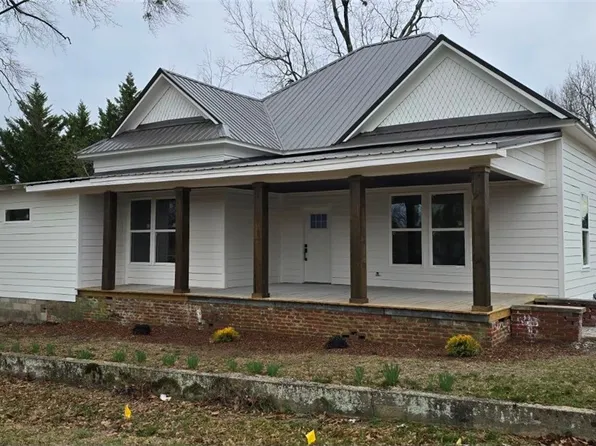 60 Hickory St, West Blocton, AL 35184