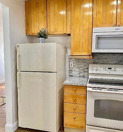 2nd image of 301 N L St APT 202