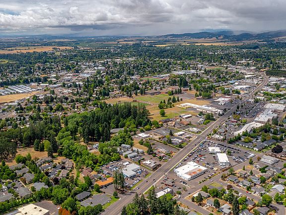 4th image of 2048 NE Highway 99w