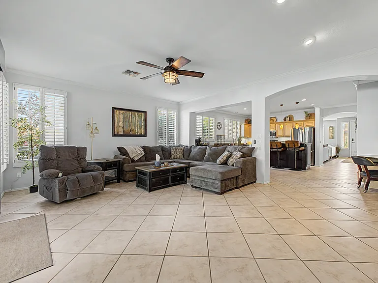 1622 W Nighthawk Way — Photo 9