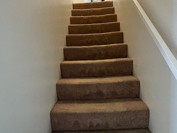 4th image of 404 Myrtle St APT 4