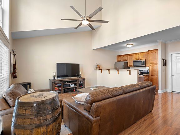 4th image of 2006 Birch Ln