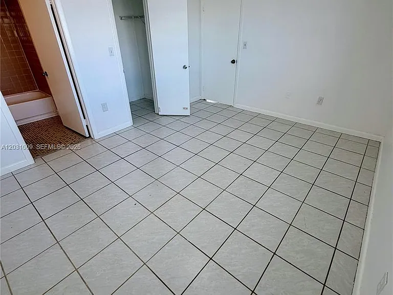 2001 Bay Dr #401 — Photo 8