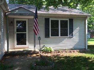 1011 W Poplar St, Mascoutah, IL