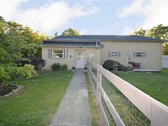 2nd image of 105 Caroline St